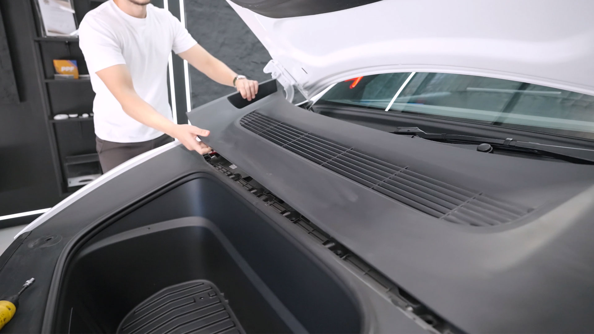 Installation du frunk automatique